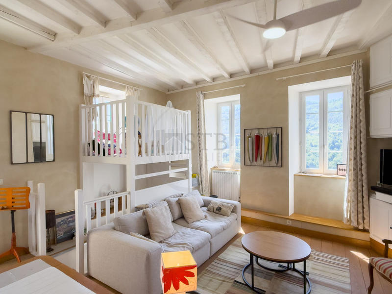 Maison - 198 m² - 6 pièces