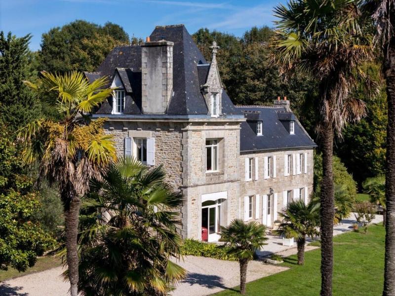 Propriété - 650 m² - 8 pièces