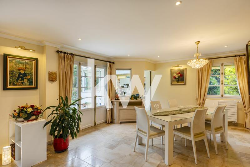 Maison - 218 m² - 7 pièces