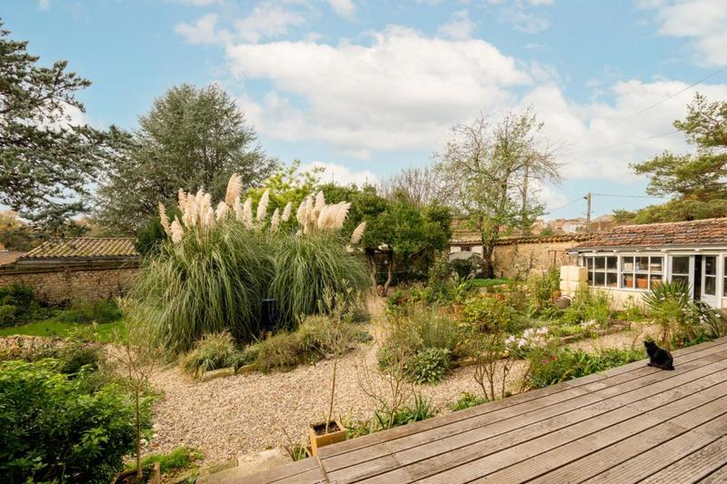 Propriété - 295 m² - 10 pièces