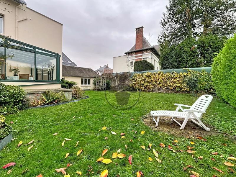 Maison - 232 m² - 6 pièces