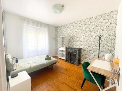 Maison - 185 m² - 10 pièces