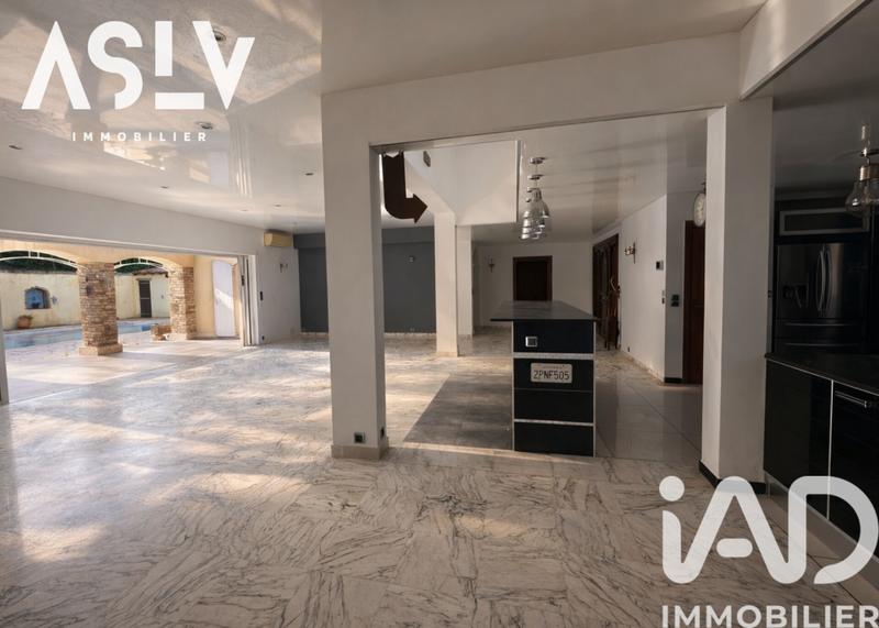 Maison - 222 m² - 6 pièces