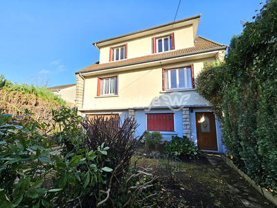 Maison - 143 m² - 8 pièces