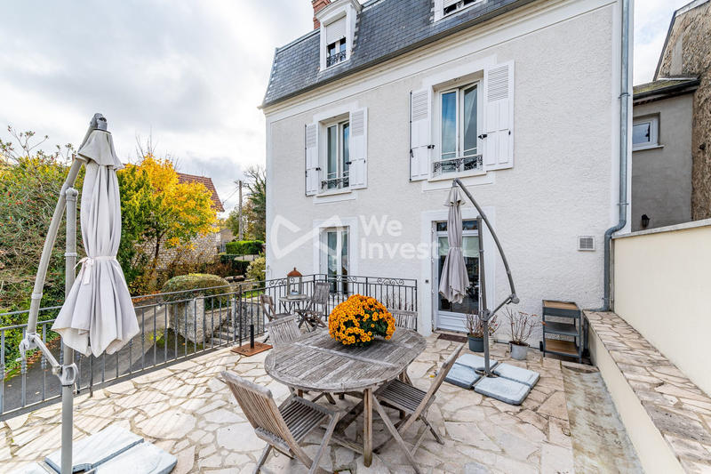 Maison - 195 m² - 9 pièces