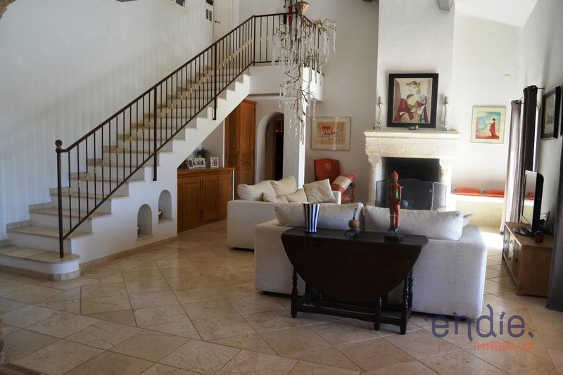 Maison - 250 m² - 8 pièces