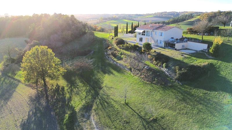 Maison - 180 m² - 6 pièces