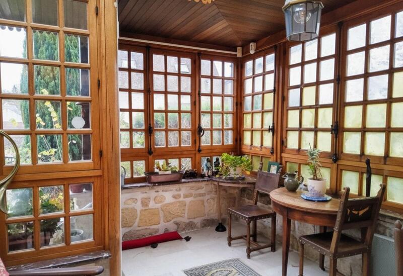 Propriété - 241 m² - 8 pièces