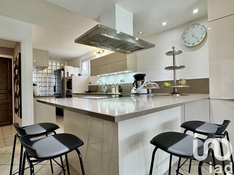 Maison - 227 m² - 10 pièces