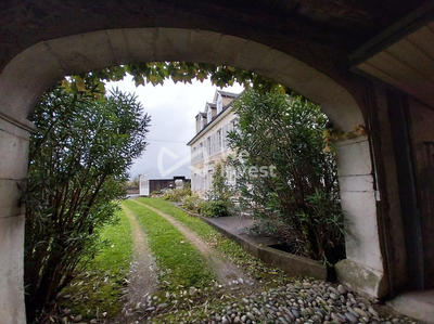 Maison - 315 m² - 10 pièces