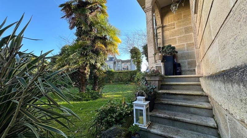 Maison bourgeoise - 200 m² - 9 pièces