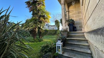 Maison bourgeoise - 200 m² - 9 pièces