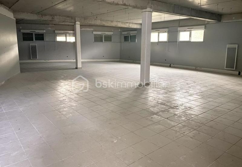 Local commercial - 178 m² - 1 pièce