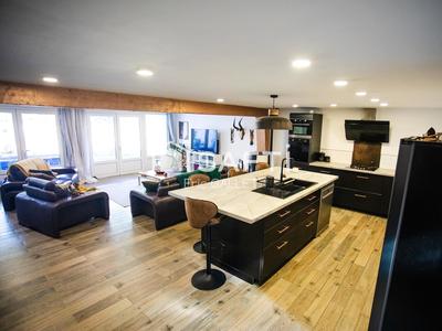 Maison - 241 m² - 9 pièces