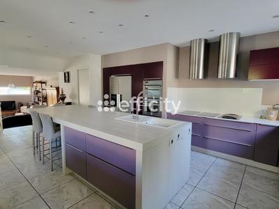 Maison - 210 m² - 5 pièces