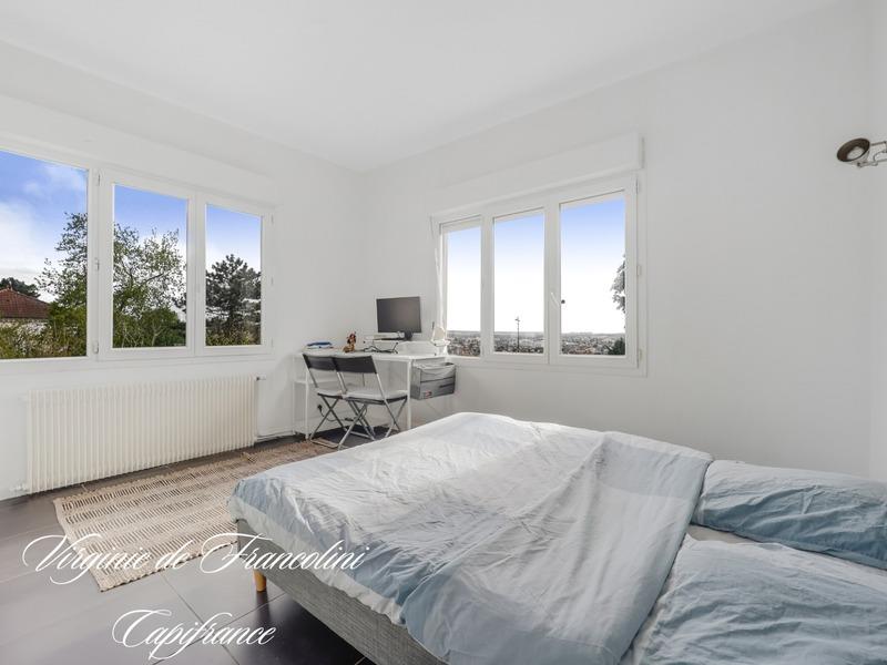 Maison - 251 m² - 8 pièces