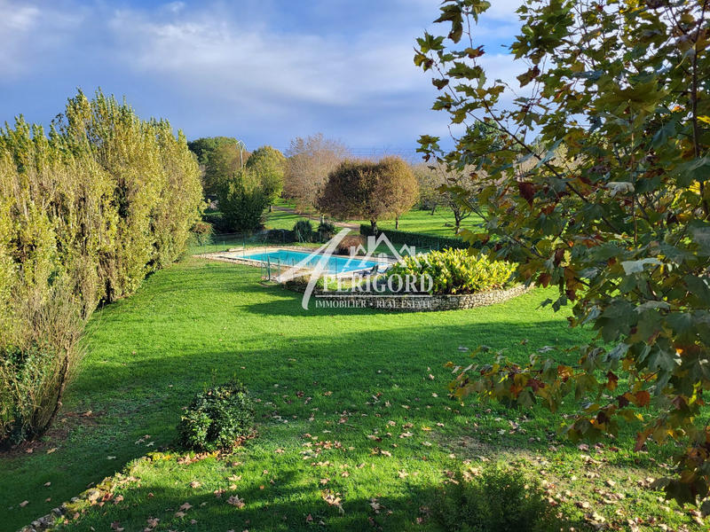 Maison - 270 m² - 10 pièces