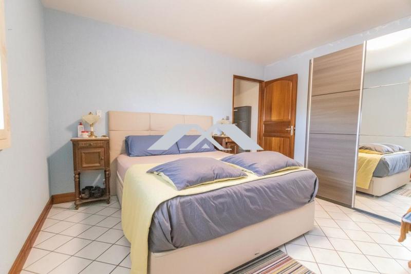 Villa - 264 m² - 9 pièces