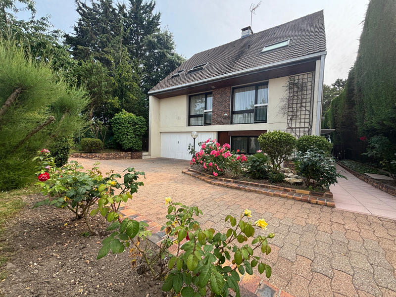 Maison - 201 m² - 7 pièces