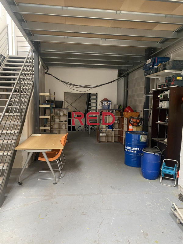 Entrepôt - 150 m²
