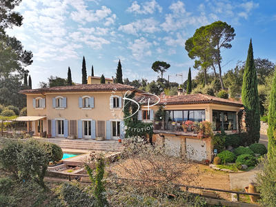 Maison - 209 m² - 8 pièces