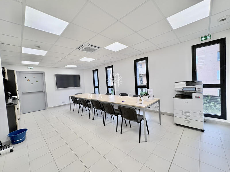 Fonds de commerce - Bureau - 150 m²