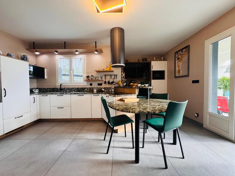 Maison - 203 m² - 6 pièces