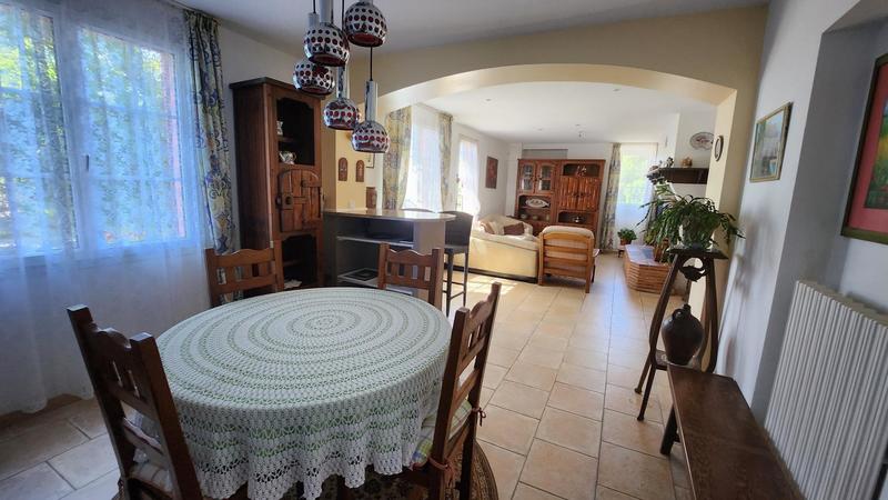 Maison - 270 m² - 16 pièces