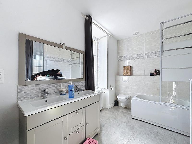 Maison - 226 m² - 8 pièces