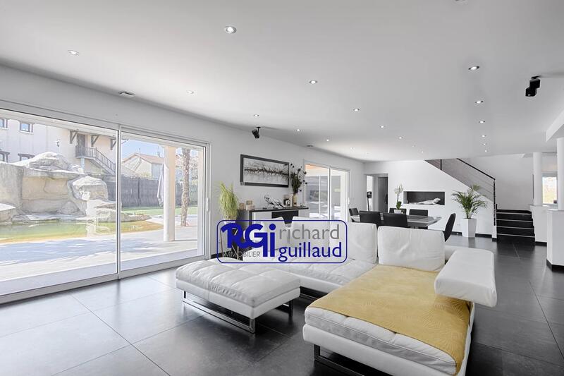 Maison - 180 m² - 6 pièces