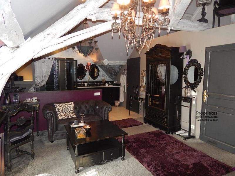 Maison - 1 000 m² - 18 pièces