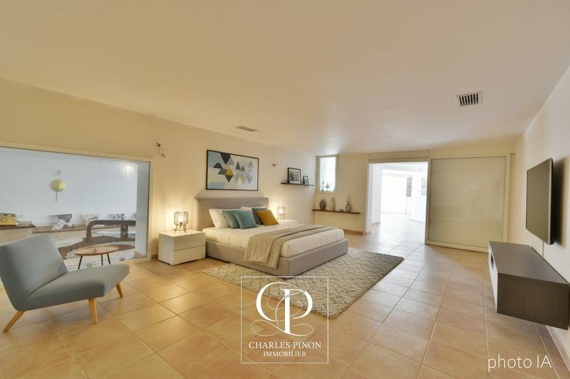 Villa - 289 m² - 9 pièces