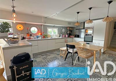 Maison - 170 m² - 5 pièces