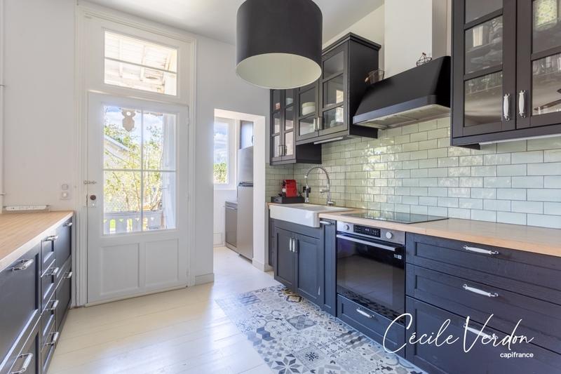 Maison en pierre - 200 m² - 8 pièces