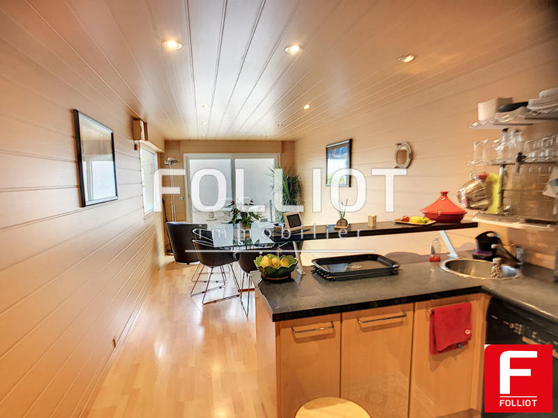 Maison - 250 m² - 8 pièces