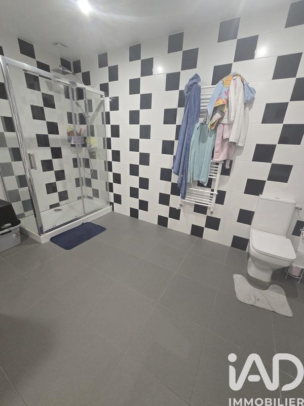 Maison - 220 m² - 7 pièces