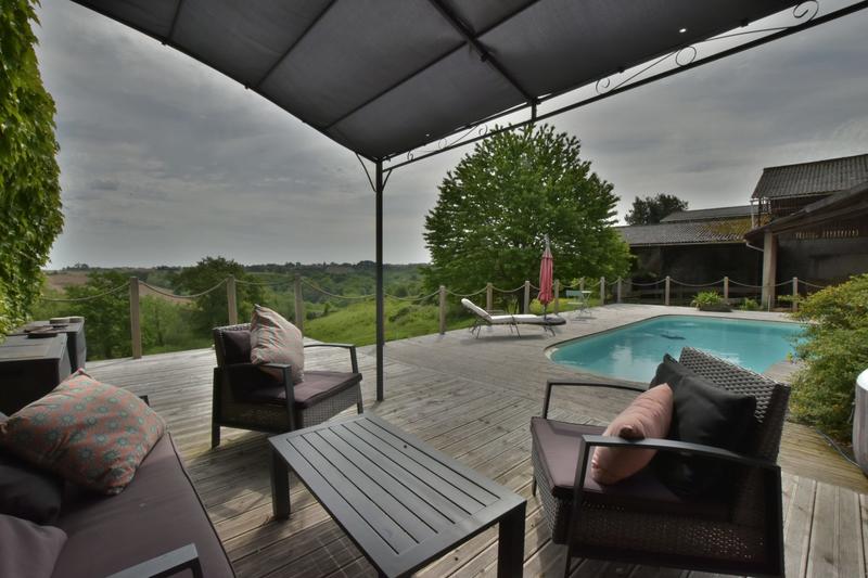 Maison - 268 m² - 9 pièces