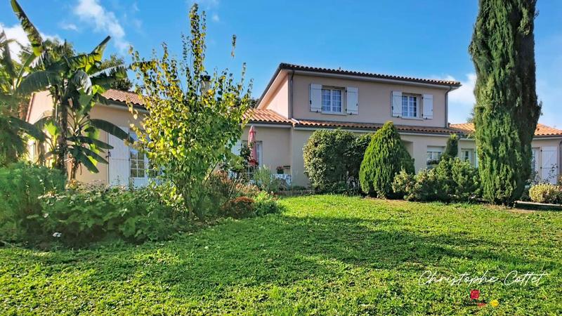 Maison - 295 m² - 8 pièces