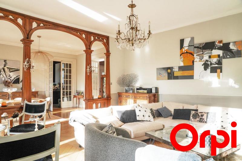 Maison - 275 m² - 7 pièces