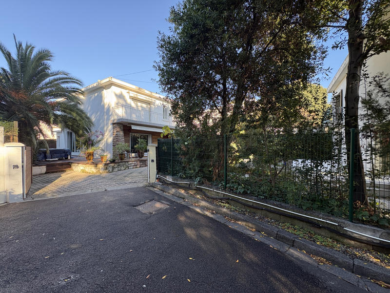 Maison - 205 m² - 6 pièces