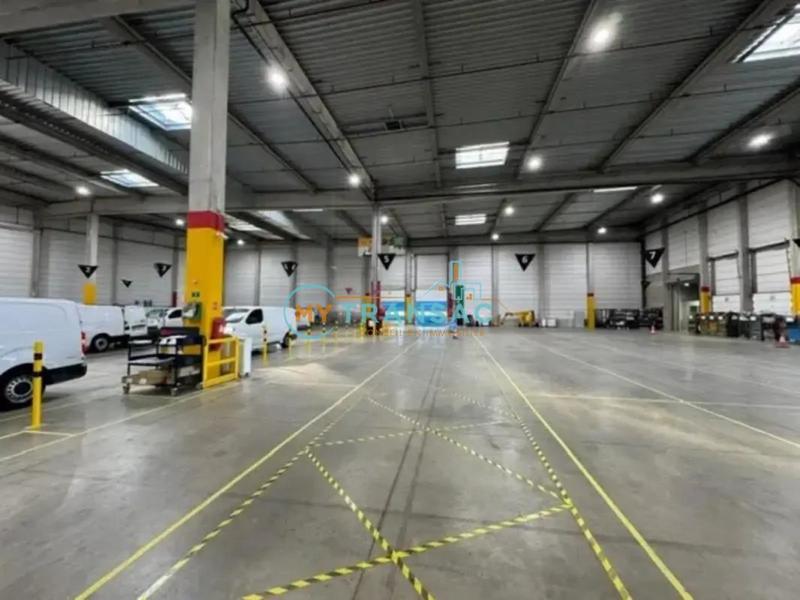 Entrepôt - 9 456 m²