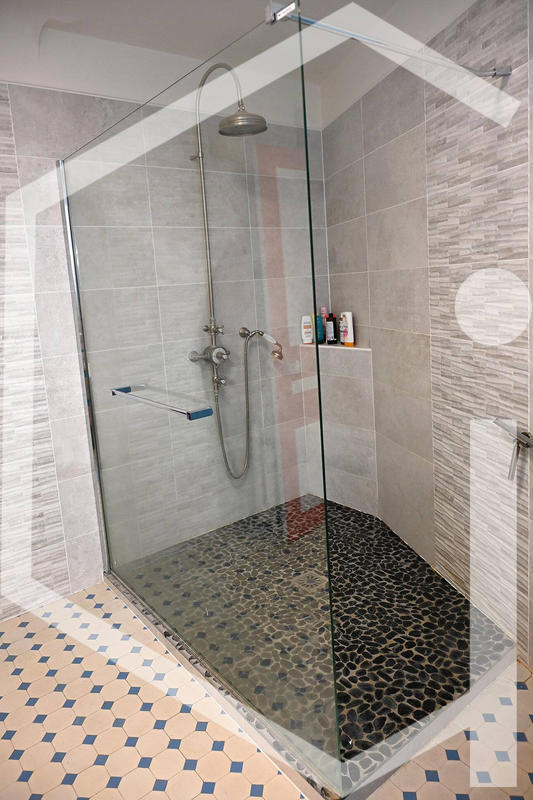 Maison - 270 m² - 14 pièces