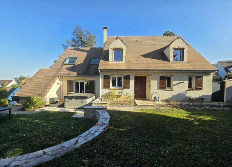 Maison - 205 m² - 8 pièces