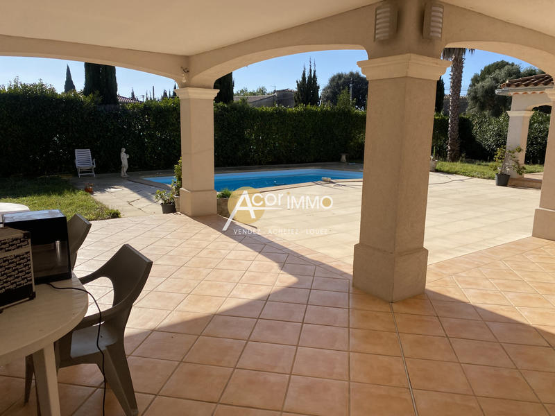 Maison - 230 m² - 8 pièces