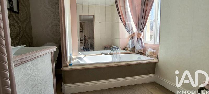 Maison - 1 022 m² - 15 pièces