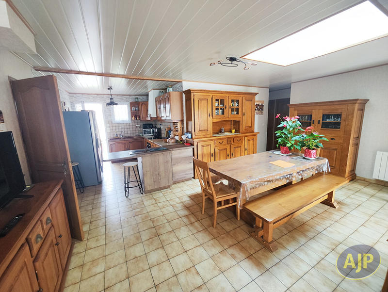 Maison - 97 m² - 6 pièces