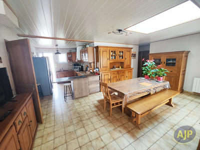 Maison - 97 m² - 6 pièces