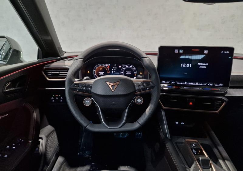 Cupra Leon Sport Tourer 272 Vz Hybrid Rechargeable / Toit Ouvrant Volant Super Caméra de Recul Coffre et Sieges Elec Sennheiser