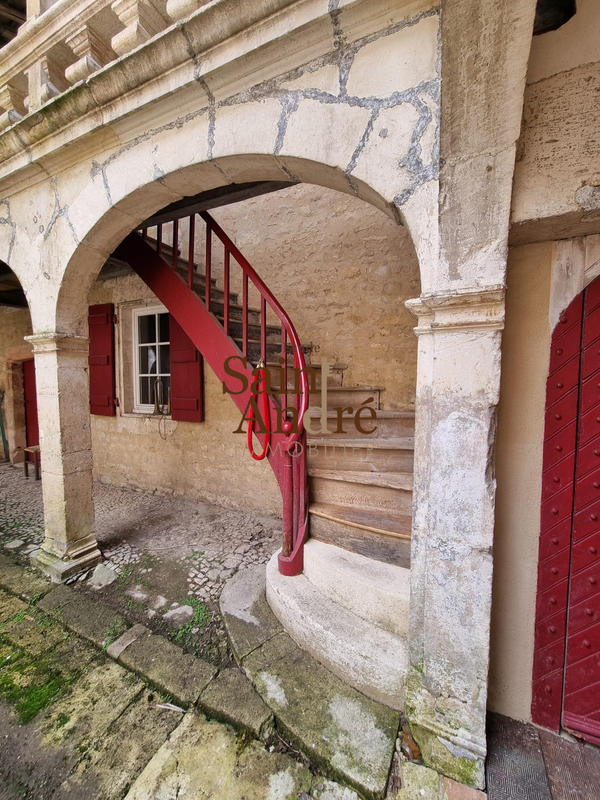 Maison - 427 m² - 13 pièces