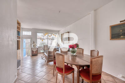 Maison - 179 m² - 8 pièces